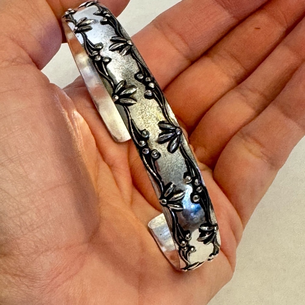 Signed Avon Textured Silver Tone Metal Cuff Bracelet Vintage Jewelry